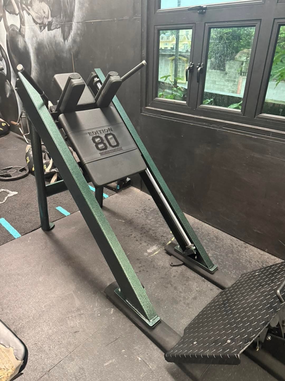 Edition 80 hack squat at GYM 25
