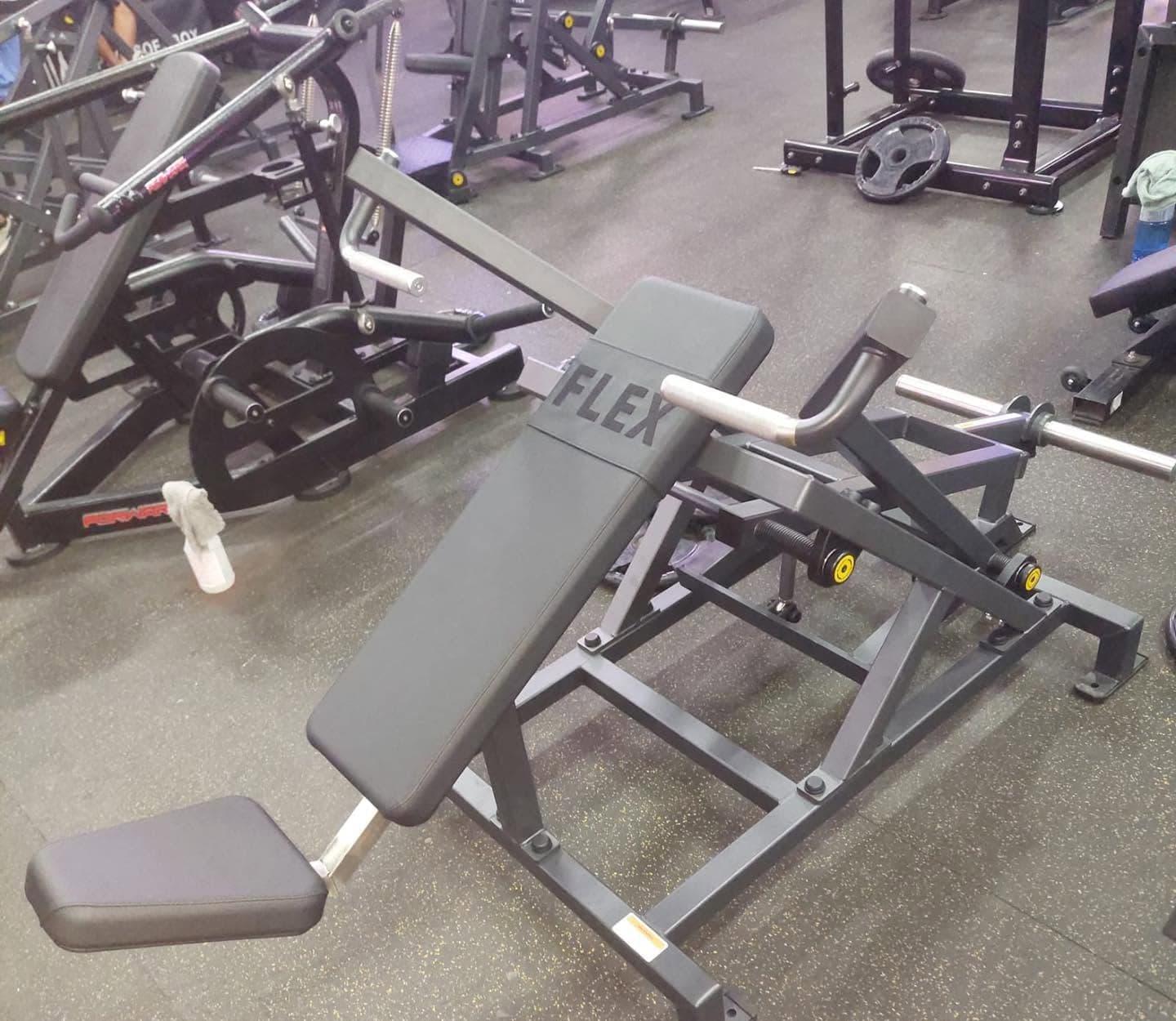 Flex incline chest press at GYM 25